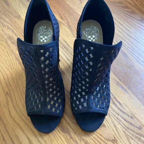 Vince Camuto Korlettan Booties - Picture 4 of 15